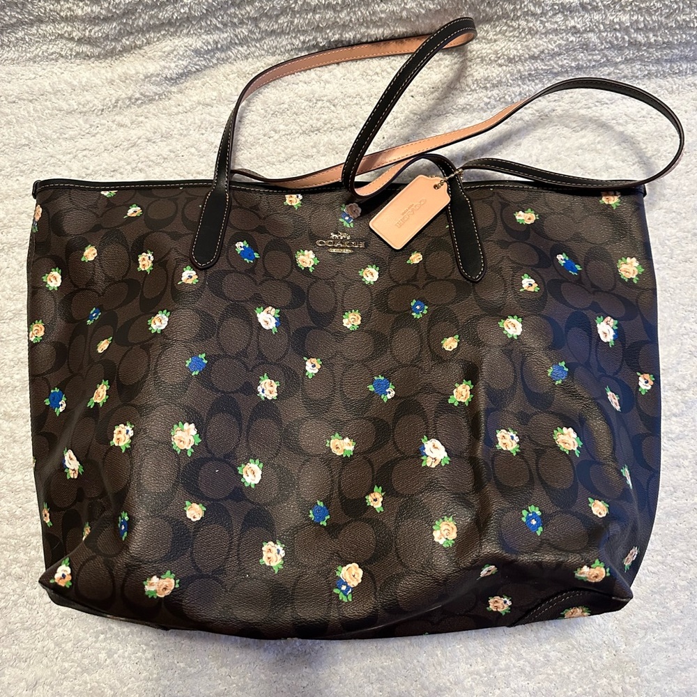 Coach City Tote in Signature Print with Flowers
